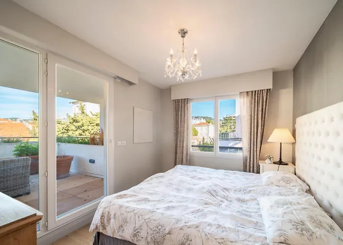Cannes Luxury Rental - Pretty 3 Bedroom Apartment To Rent With 50M Terrace